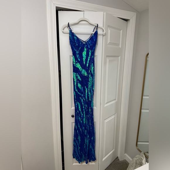Windsor Dresses & Skirts - Windsor Blue and Green Sequin Prom Dress